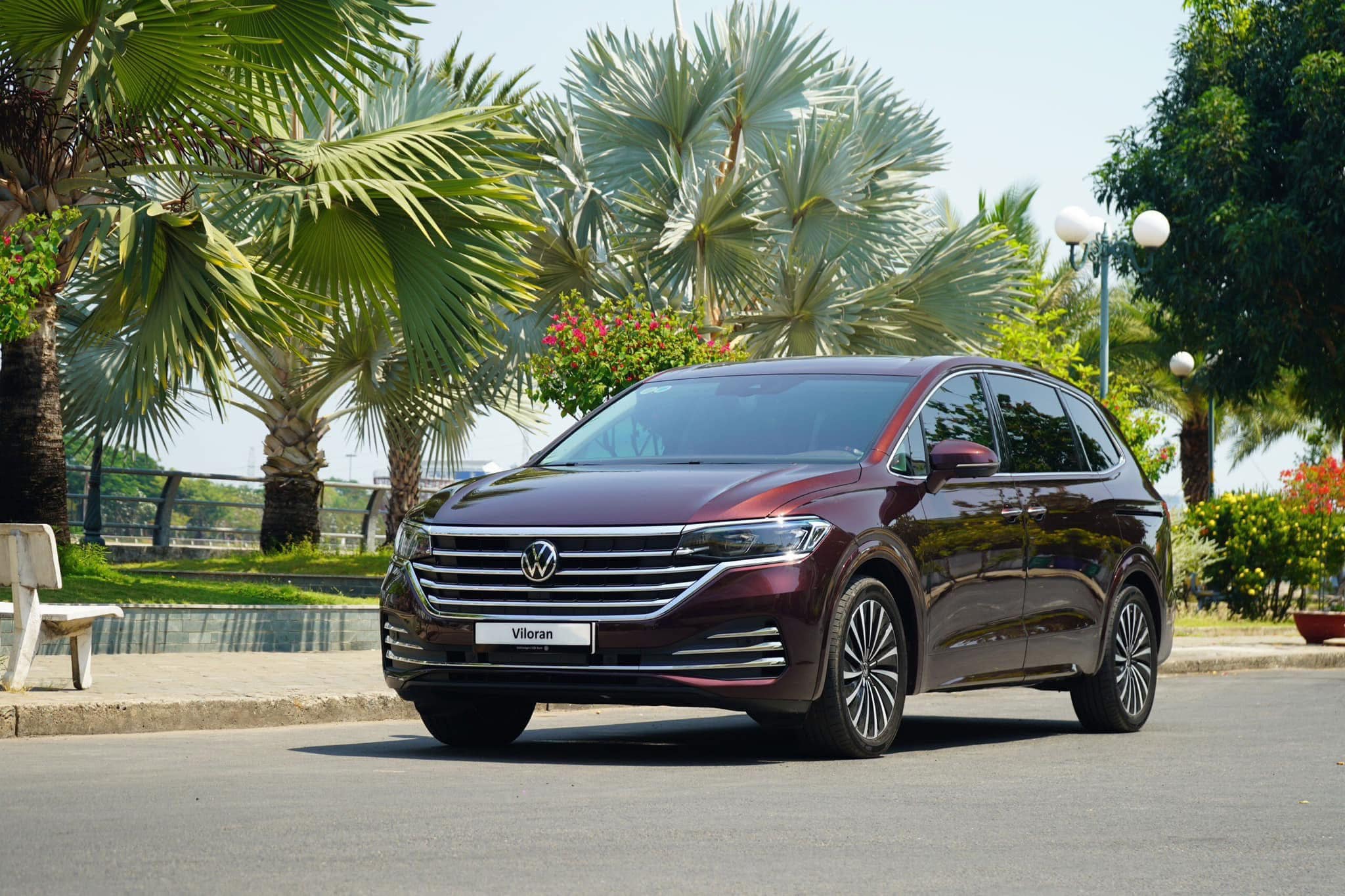 So sánh chi tiết Volkswagen Viloran: Premium và Luxury