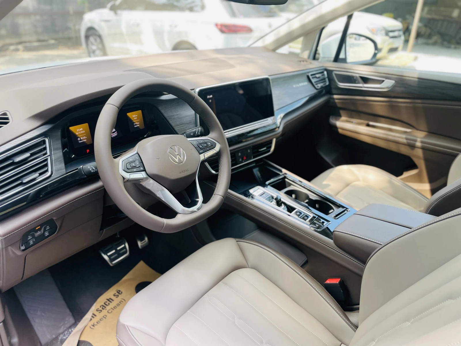 So sánh chi tiết Volkswagen Viloran: Premium và Luxury