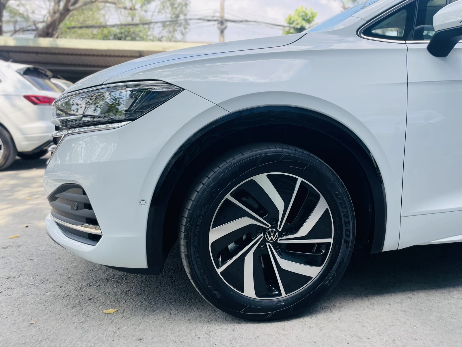 So sánh chi tiết Volkswagen Viloran: Premium và Luxury