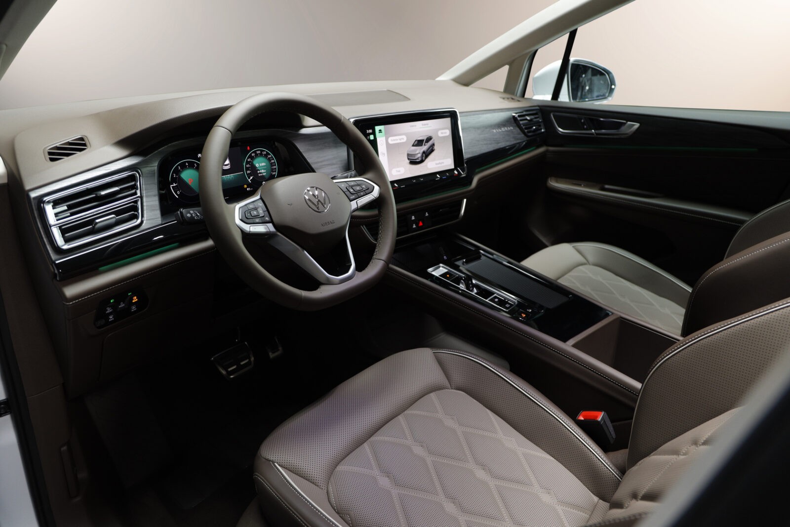 So sánh chi tiết Volkswagen Viloran: Premium và Luxury