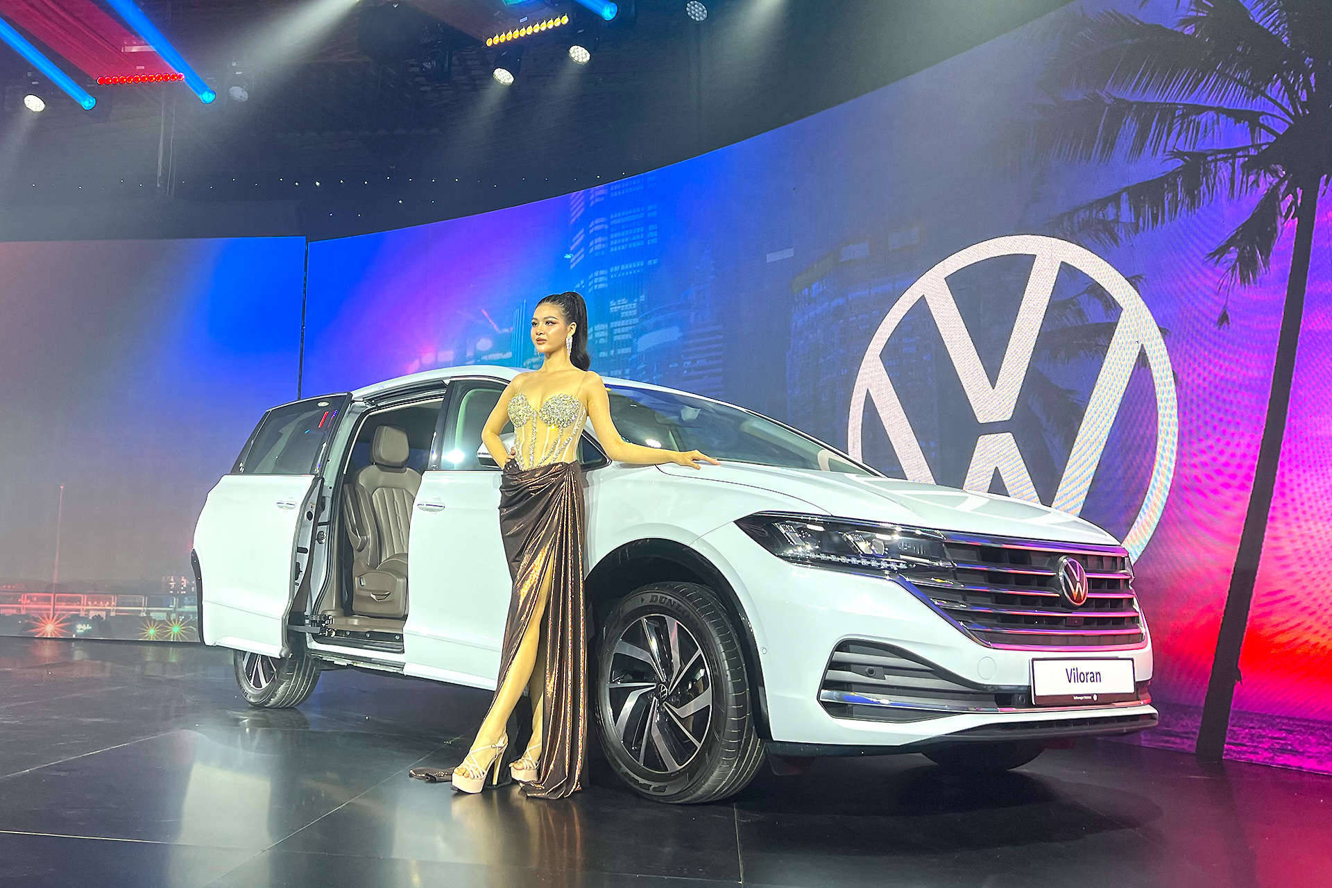 So sánh chi tiết Volkswagen Viloran: Premium và Luxury