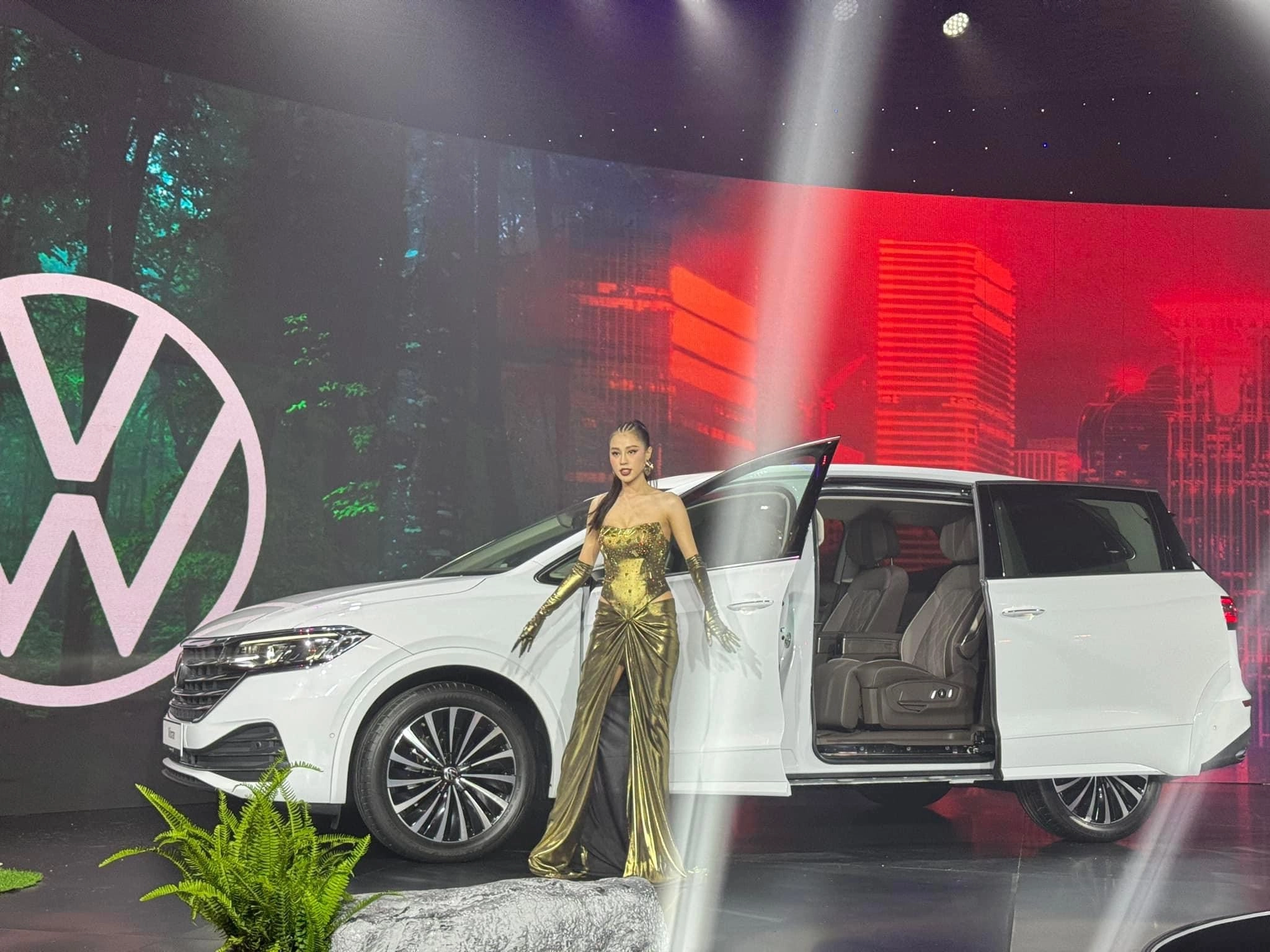 So sánh chi tiết Volkswagen Viloran: Premium và Luxury