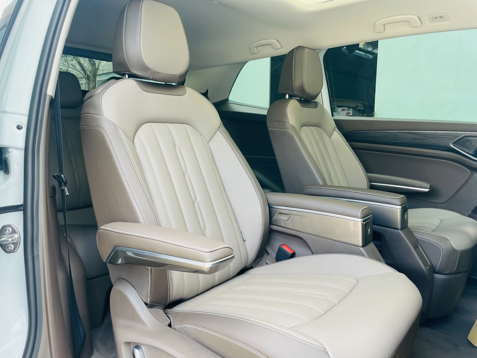So sánh chi tiết Volkswagen Viloran: Premium và Luxury