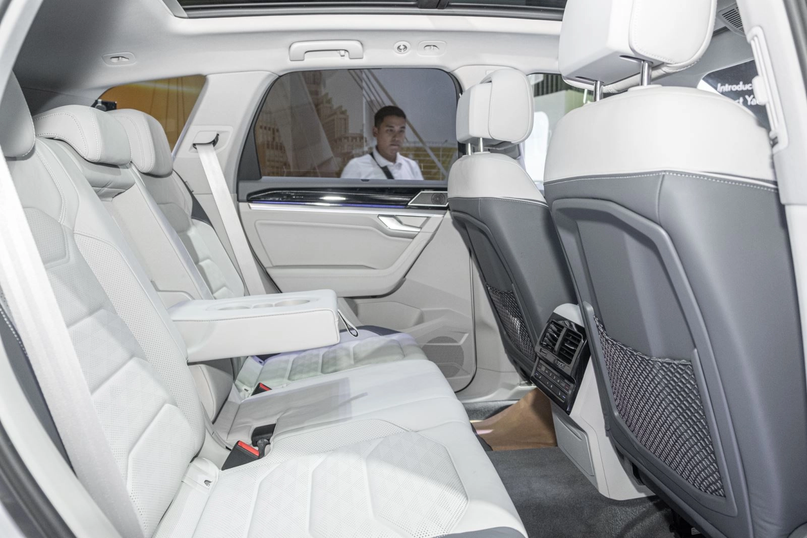 So sánh chi tiết Volkswagen Touareg Elegance và Luxury: Phiên bản nào dành cho bạn?